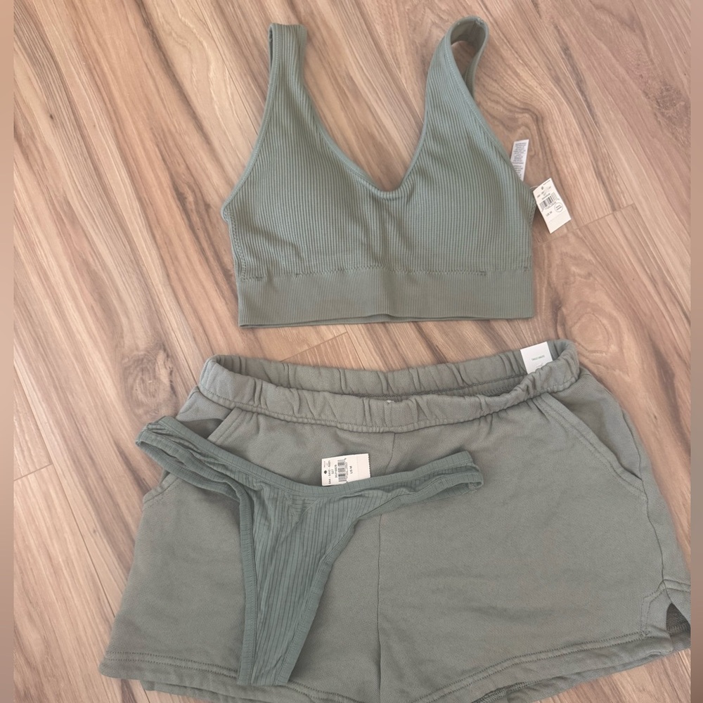 Aerie Loungewear Set Women's Green Sz Medium NWT sports bra, thong, sweat shorts